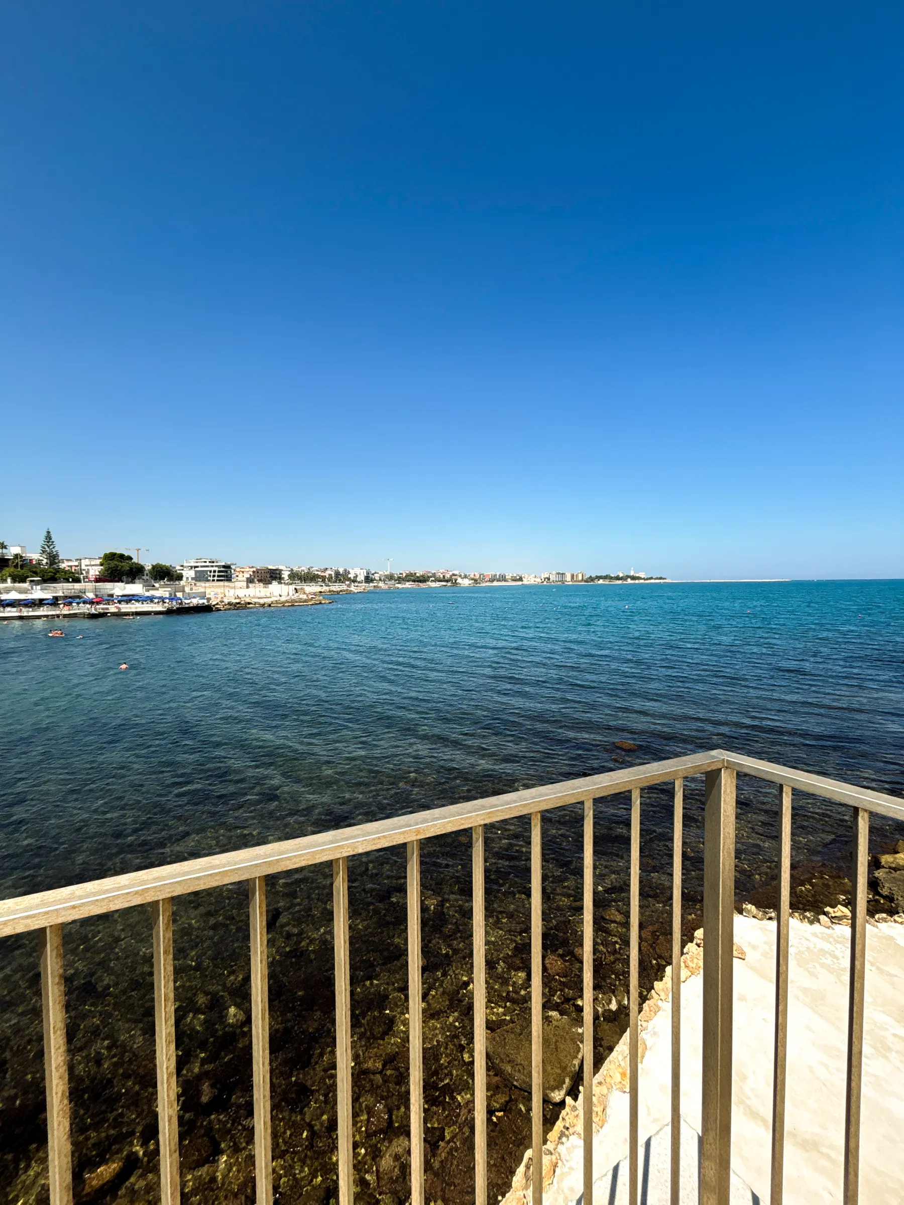 Il mare sotto la villa